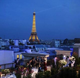organiser-un-diner-dentreprise-sur-un-rooftop-a-paris- cocktail d'entreprise sur un rooftop à paris