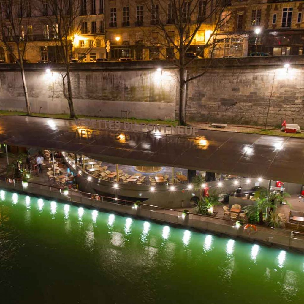 Situé à paris 1er, sur la Seine, ce lieu événementiel chic est situé au pied des plus beaux monuments.