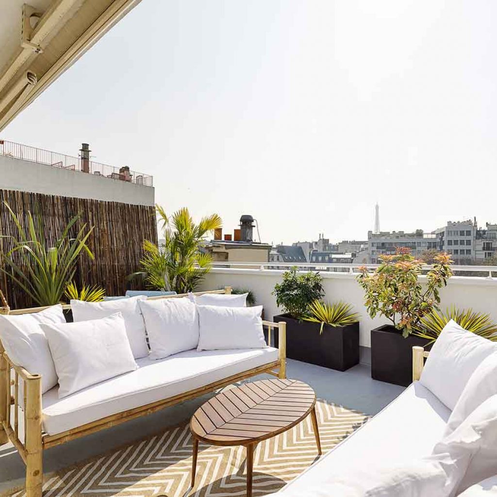 Cet incroyable rooftop se situe à proximité des Champs Elysées. Le Toit dispose de deux grandes terrasses.