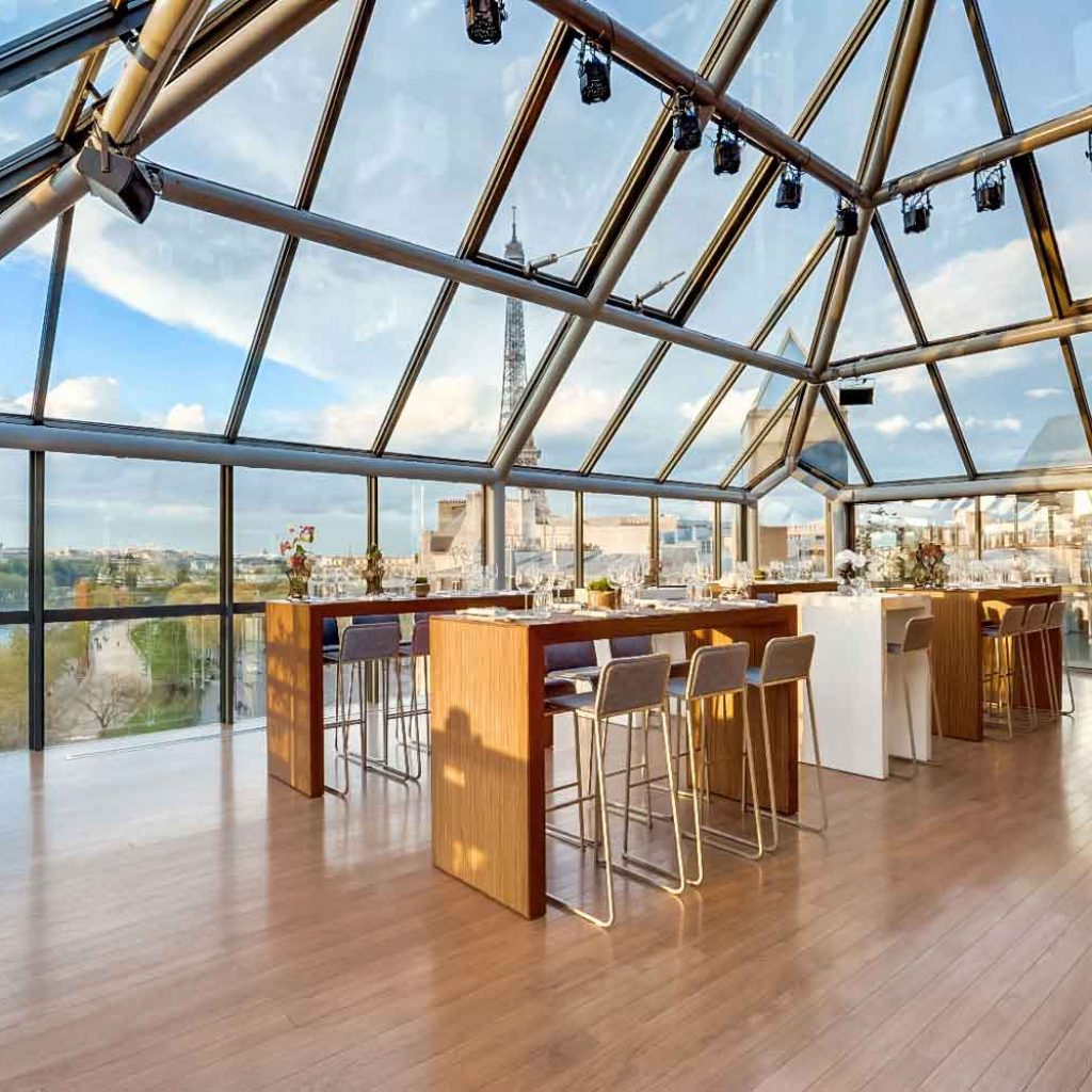 Perché du haut de sa tour de verre, le Rooftop Cap 15 dispose d'une vue à couper le souffle.