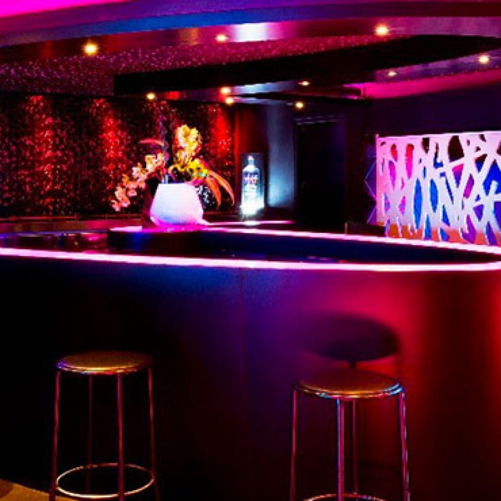 le duplex club parisien a privatiser