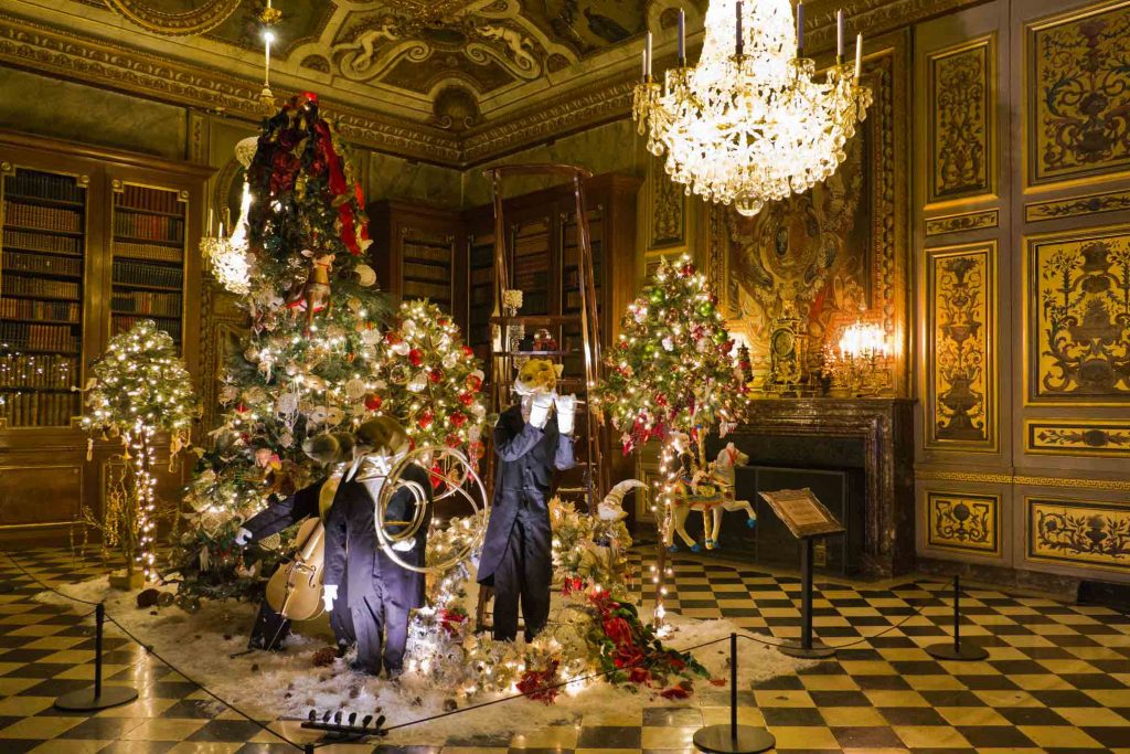 Pour la période de fin d’année le Château de Vaux le Vicomte se transforme en un palais enchanteur.